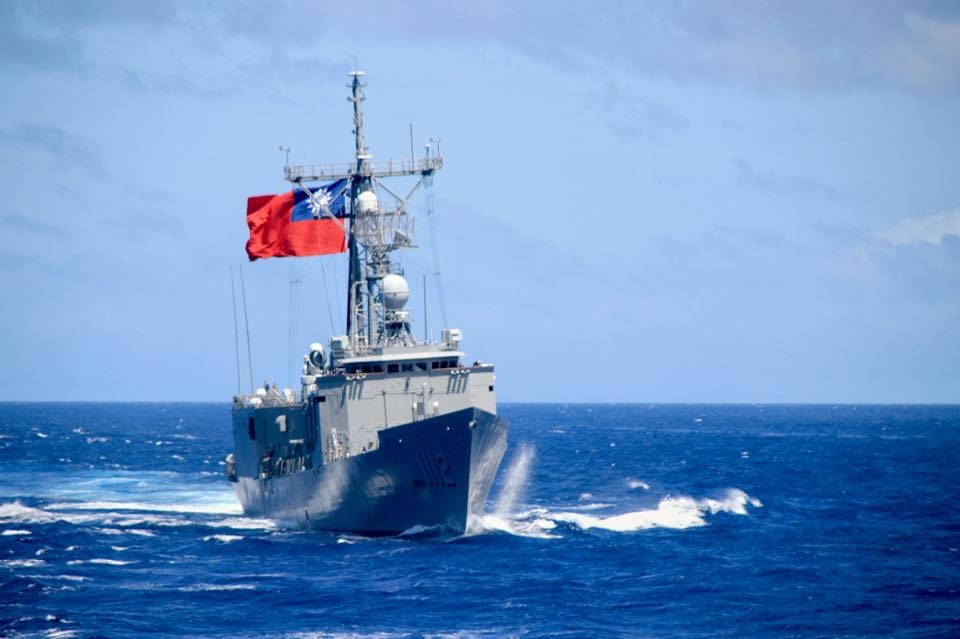 海軍保修指揮部一名士官長在高雄住處墜樓身亡。（圖擷取自海軍司令部臉書）