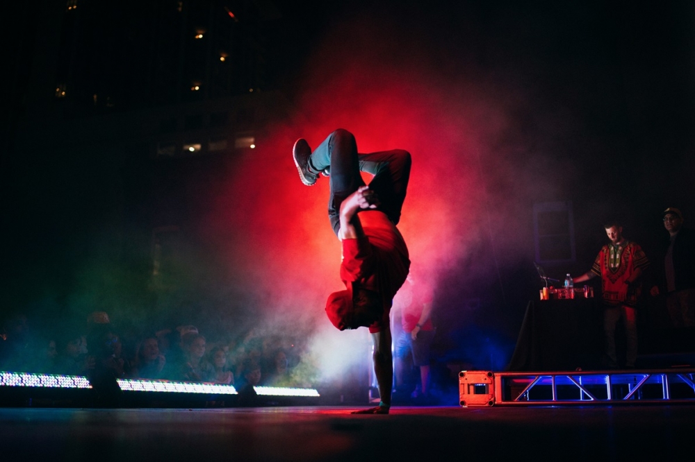 霹靂舞示意圖（來源：Photo by Michael Afonso on Unsplash）