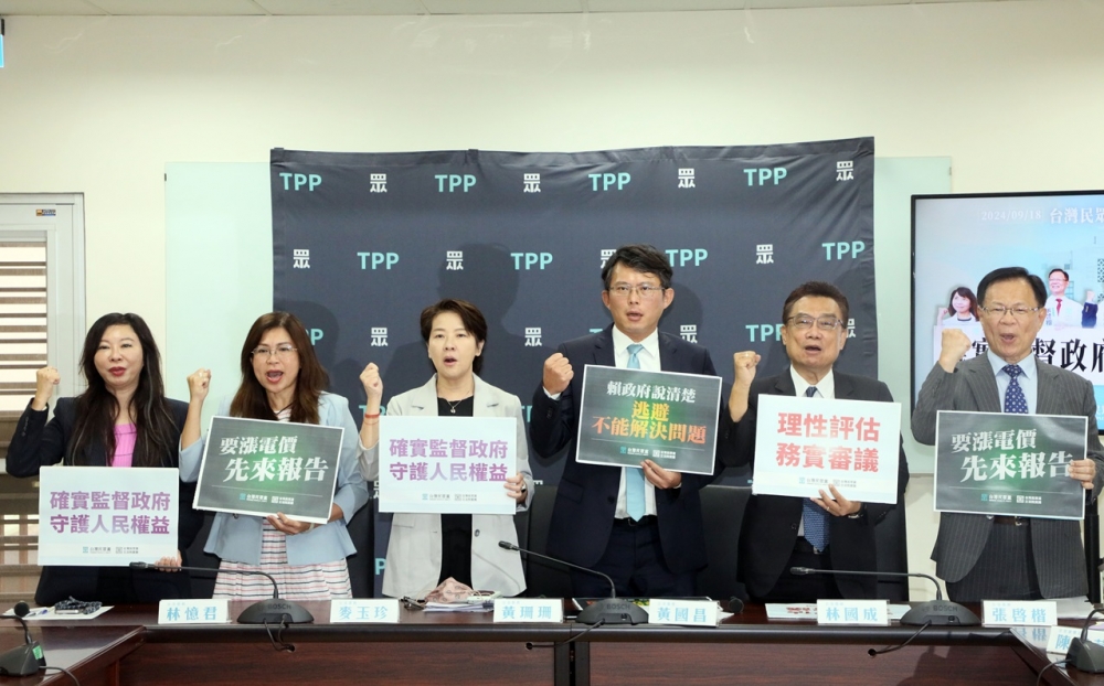 右3為民眾黨團總召黃國昌（來源：中央社）