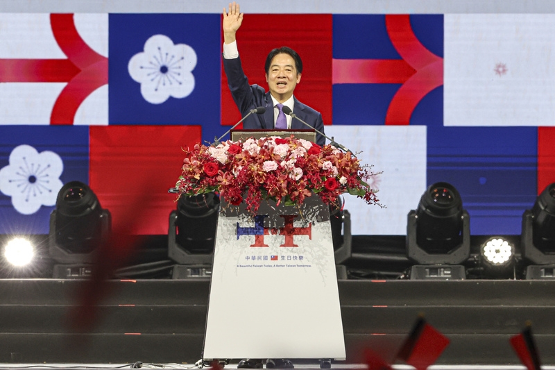 今年國慶晚會5日在台北大巨蛋舉行，總統賴清德卻直到唱完國歌才現身致詞，引發外界質疑。（中央社提供）