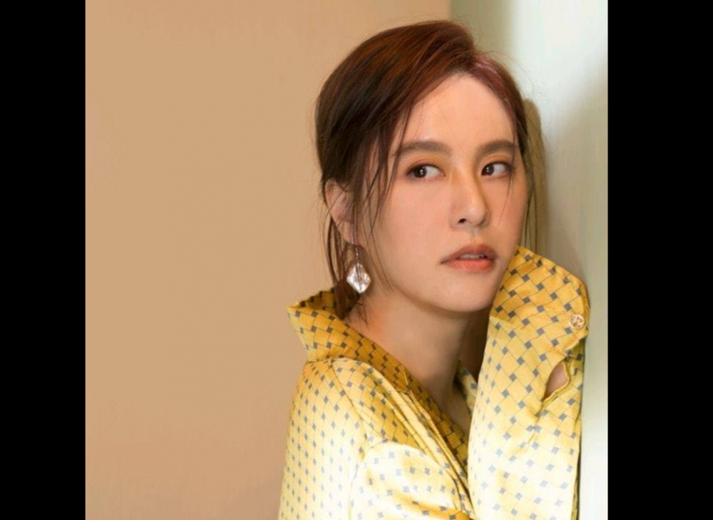 女星黃小柔曾和冷嘉琳、楊丞琳以及張棋惠組成女子團體「4 In Love」。