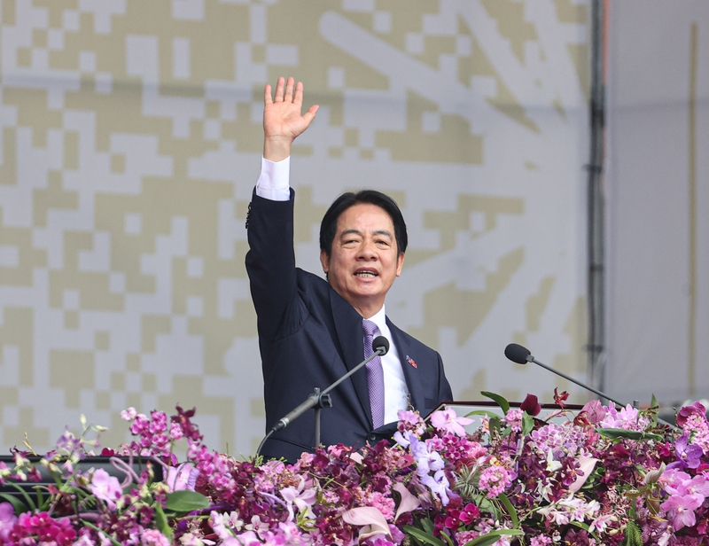 臉書粉專「誰比朕更有力」認為，既然終究要大罷免，那就罷免大的賴清德吧。（中央社提供）