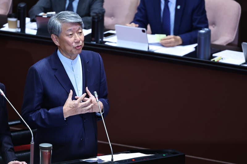 針對郭智輝（見圖）提出菲律賓建綠能電廠構想，核能流言終結者創辦人黃士修在臉書提出質疑。（中央社提供）