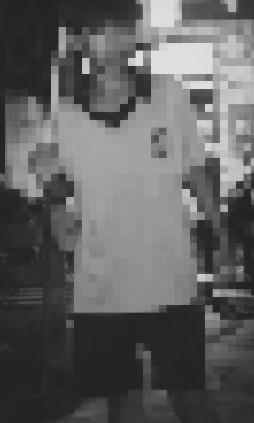 屏東近日傳出一名國小生持木棍毆打小貓。（圖擷取自社群平台Threads）