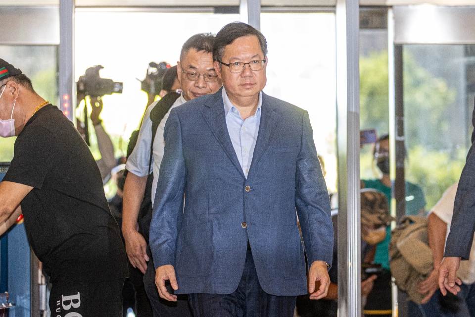 前桃園市長鄭文燦貪污案29日首度開庭，卻傳出合議庭審判長「因病請假到退休」。（中央社提供）