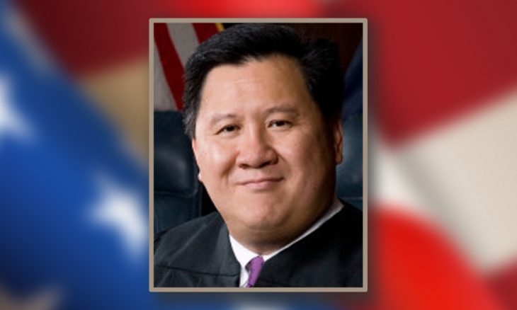 出生於台北、現任聯邦巡迴上訴法院法官的何俊宇，被美媒視為可能獲川普任命為大法官的人選之一。（取自美國「總統祈禱隊」組織網站）