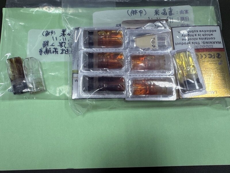 圖為警方查扣數瓶罐裝煙彈：示意圖，非事件對象。（圖源：中央社）