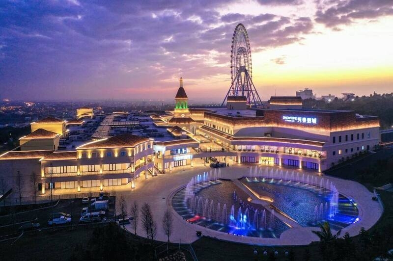 為吸引更多韓國旅客入境台中，觀光旅遊局與大韓航空合作，即日起至114年3月31日止，憑大韓航空1週內之登機證至合作店家消費即可享優惠。圖為麗寶樂園渡假區。（台中市政府提供，中央社傳真）