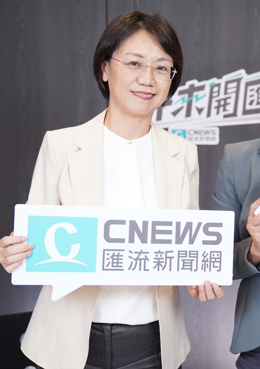 翁曉玲今日接受《匯流新聞網》黃光芹《中午來開匯》專訪。擷取自翁曉玲 Hsiao-Ling Weng臉書粉絲專頁。經本報裁剪。