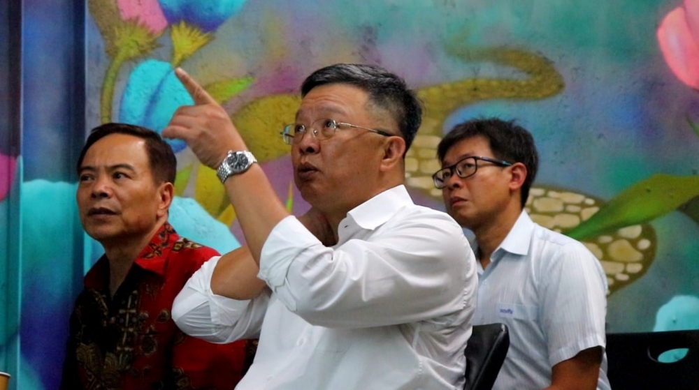 台鹽前董事長陳啟昱涉掏空台鹽綠能案，目前行蹤不明。（圖擷取自北門洗滌鹽觀光工場臉書）