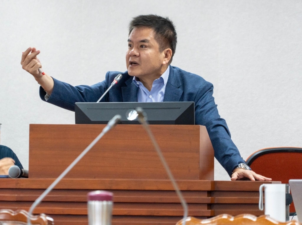 民進黨立委莊瑞雄曾在質詢時透露，自己不只參與運動賭博，在總統大選時也下注賭盤。（圖擷取自莊瑞雄臉書）