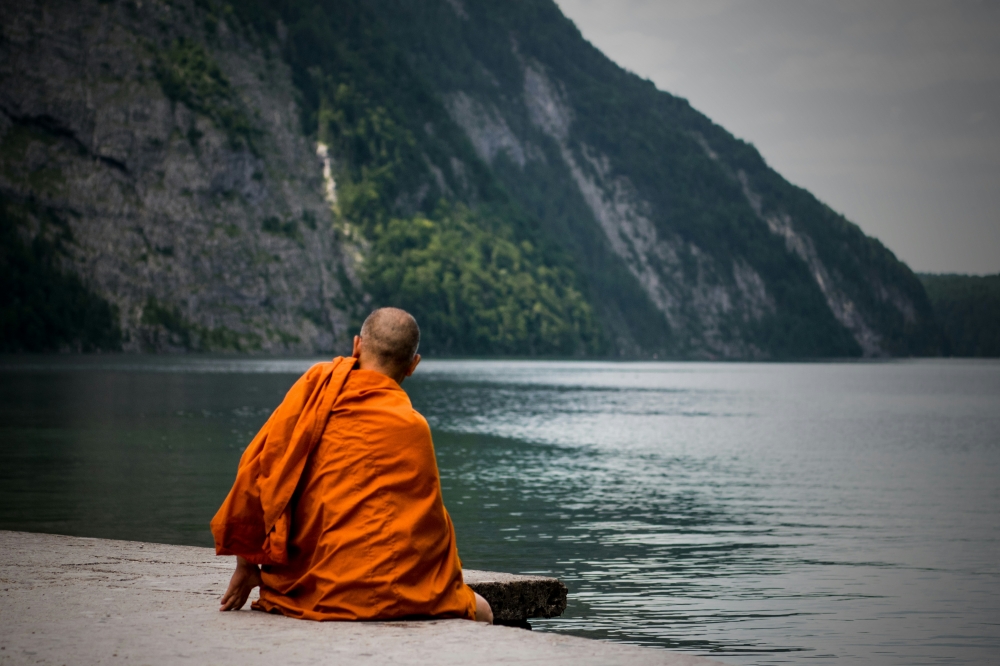 示意圖，3名比丘尼拍片控訴中共愚弄老百姓。（Photo by Nicolas Häns on Unsplash）