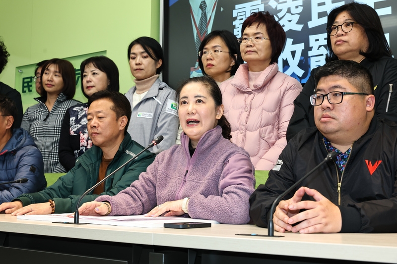 南韓宣布戒嚴，民進黨立法院黨團第一時間發布疑似「支持戒嚴」的貼文，引發政治風暴。