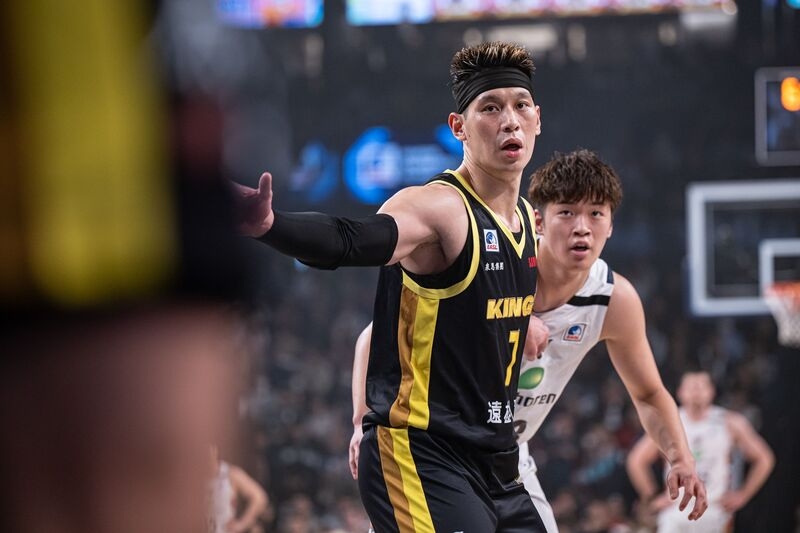 EASL東亞超級聯賽,新北國王整場呈現一路追趕,雖然決勝節一度超前,但對手黃金國王靠著岸本隆一外線好手感,終場還是以82比74帶走勝利。(圖源:中央社)