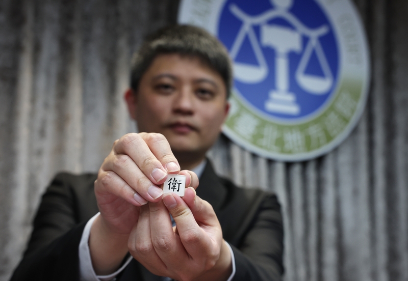 台北地檢署偵辦前台北市長柯文哲涉京華城容積率案及政治獻金案，26日偵查終結起訴11人，台北地院下午2時公開抽籤決定承審法官，重金專庭庭長吳承學（圖）抽中「衛股」。（中央社提供）
