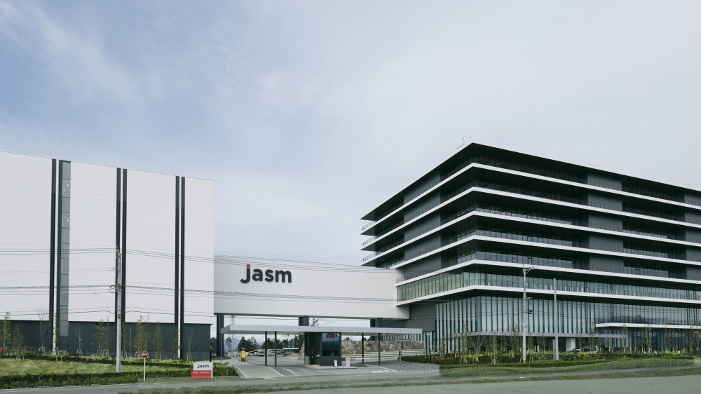 台灣積體電路製造(TSMC)日前計畫在日本的熊本一廠量產製造先進半導體,而日本熊本縣知事木村敬今(27)日表示,「台積電位於菊陽町的第一工廠已開始量產」並供應給索尼集團等企業。(圖源:Japan Advanced Semiconductor Manufacturing)
