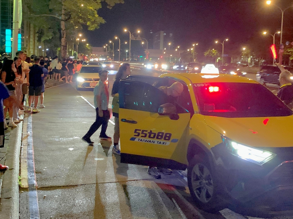 圖為示意圖,與本案無關。北市1名計程車司機遭辱罵「民進黨的畜生」怒提告。(圖擷取自台灣大車隊臉書)