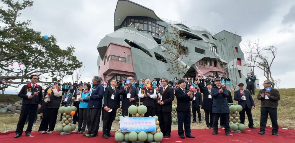 花蓮門諾醫院在花蓮縣吉安鄉南濱段建蓋「年華樓」，作為日照中心，今天完工落成。（圖擷取自門諾醫院網站）