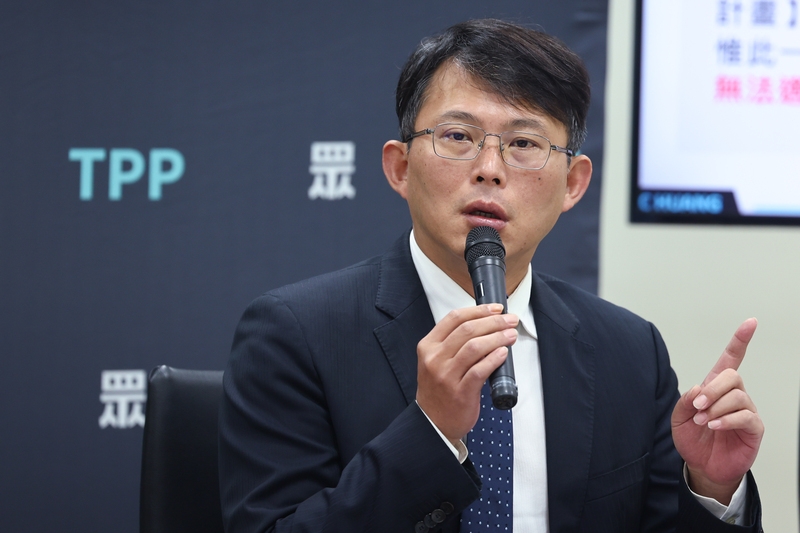 民眾黨立委黃國昌今日表示，自己去年踢爆迷你足協報假帳後，直到今天總預算協商前，才拿到教育部的密件回覆，查核完的金額讓他大驚失色，迷你足協過去8年A了國家逾千萬。（資料照，中央社提供）