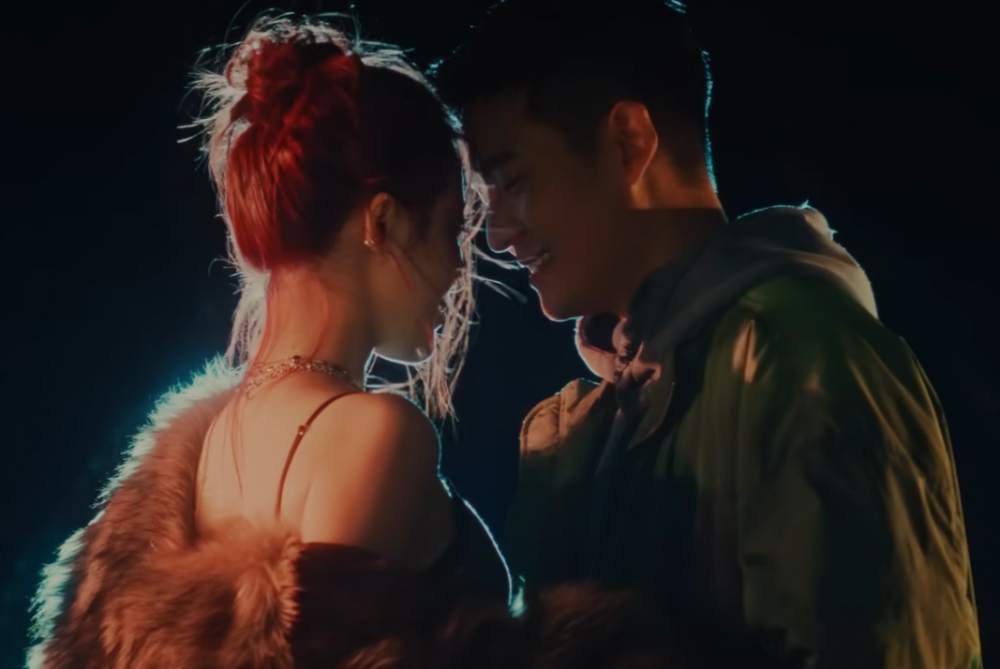 擷取自周興哲 Eric Chou YouTube。經本報裁剪合成，下同。