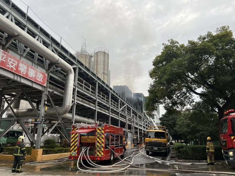 遠東新世紀新埔廠火警飄異味。圖/中央社