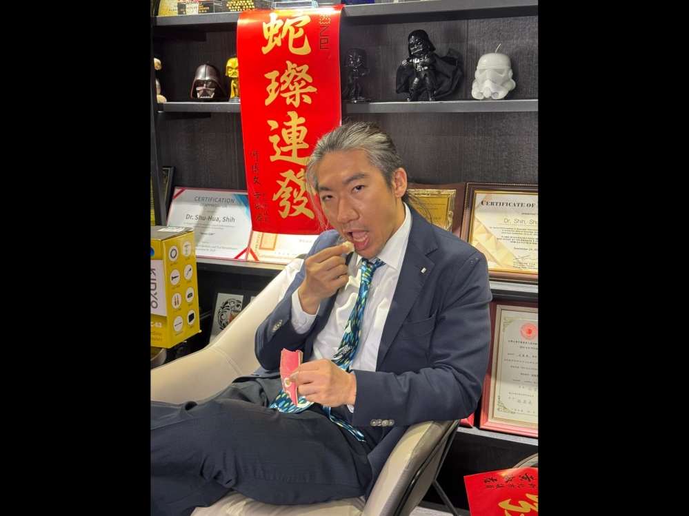 罷免新北藍委葉元之的罷免領銜人、網紅牙醫史書華今（7）日遭爆前年因外遇離婚，前妻提損害賠償訴訟。（圖擷取自史書華臉書）