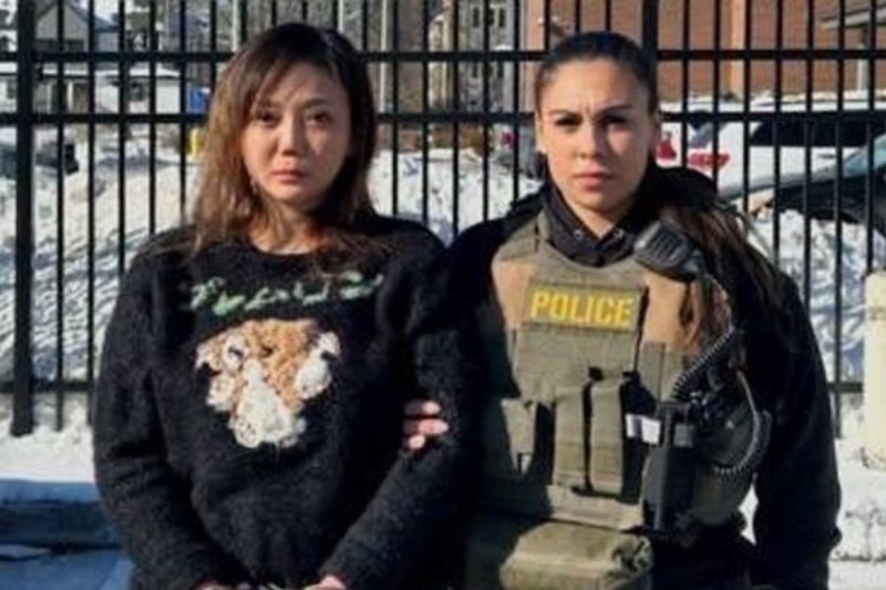 台灣女通緝犯1月在美國被捕,身分曝光為「太陽花女神」劉喬安。(圖擷取自美國移民暨海關執法局)