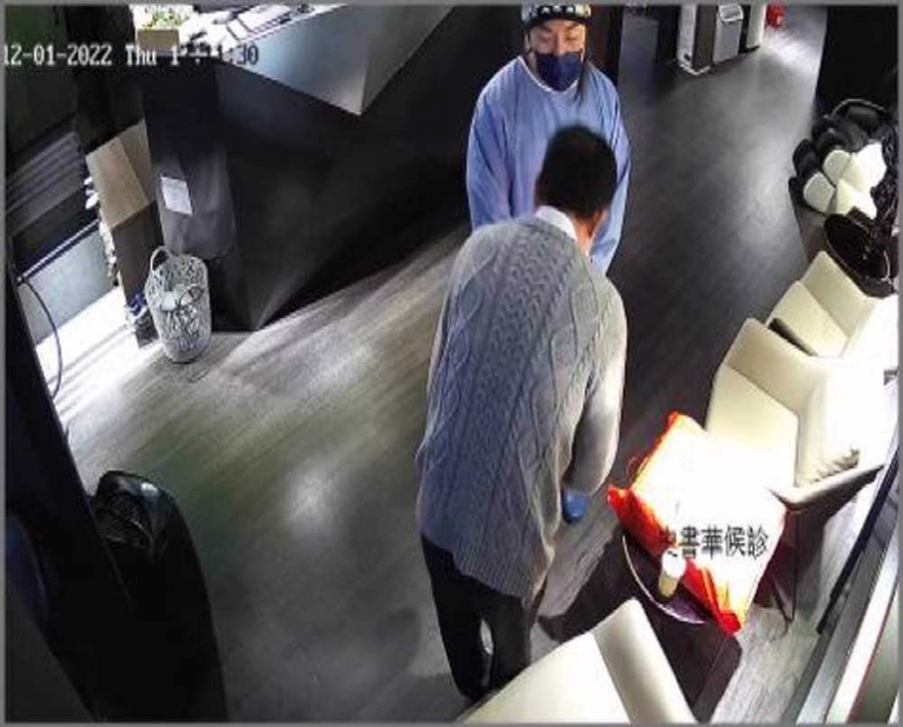 史書華表示自己家人與父親遭肉搜騷擾,行為已經超越了理性討論範疇,卻被網友挖出2年前公審私訊罵他的大學生,就連學生父親登門道歉也被公布截圖,放任粉絲各種嘲諷。(圖擷取自史書華臉書)