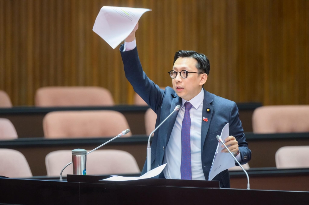 國民黨立委葛如鈞表示,絕不讓NCC有僥倖心理,逼大家簽下空白支票。(圖擷取自葛如鈞臉書)